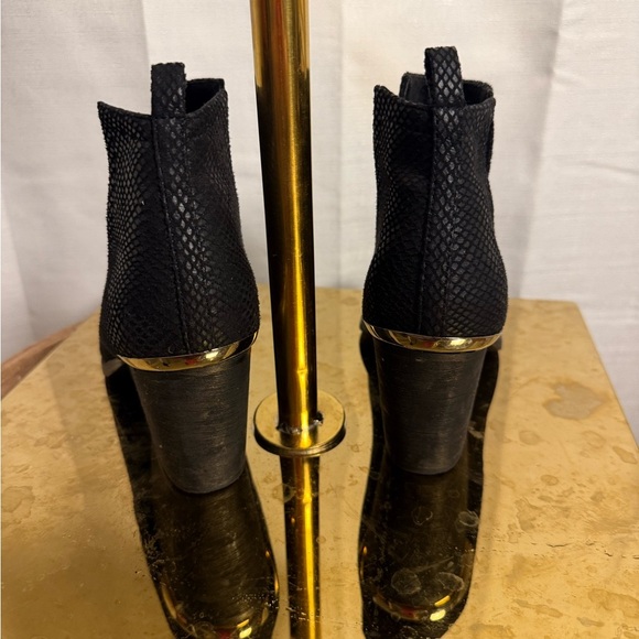 Jellypop Black Textured Women's Ankle Boots - Picture 3 of 9